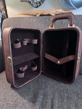 Vintage Holiday travel bartender case